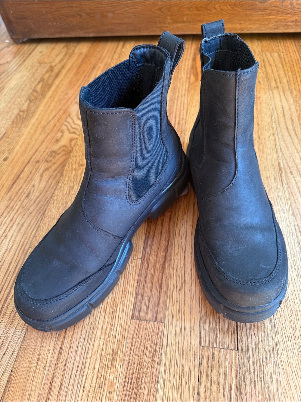 EUC Sorel Explorer STRT Suede Chelsea Boots Black 8.5 Waterproof
